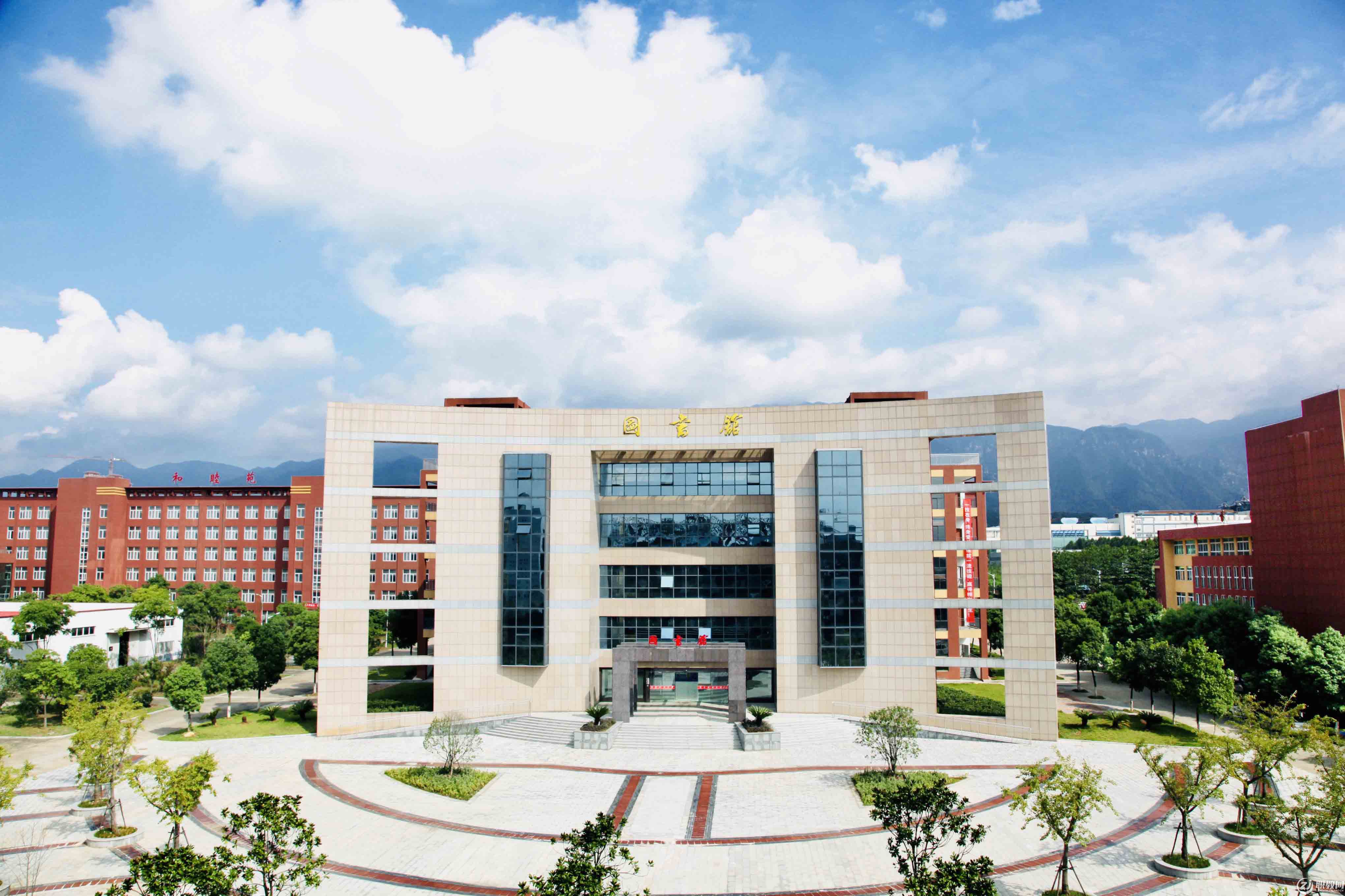九江理工职业技术学校创办于2009年7月,是一所全日制学历教育的职业