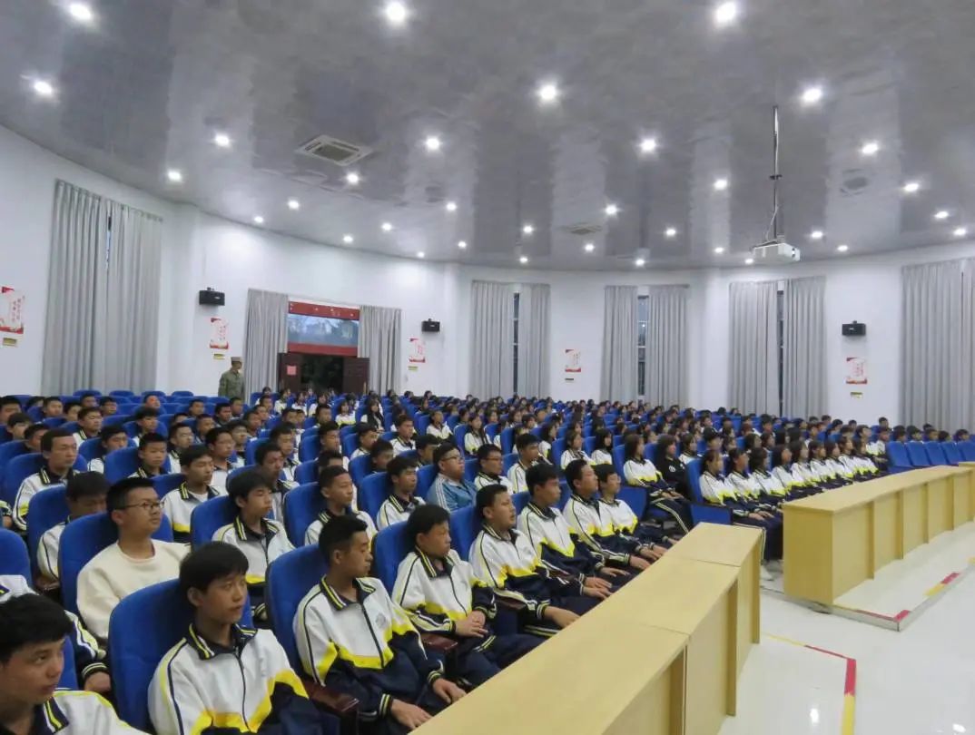 施甸县职业高级中学图片