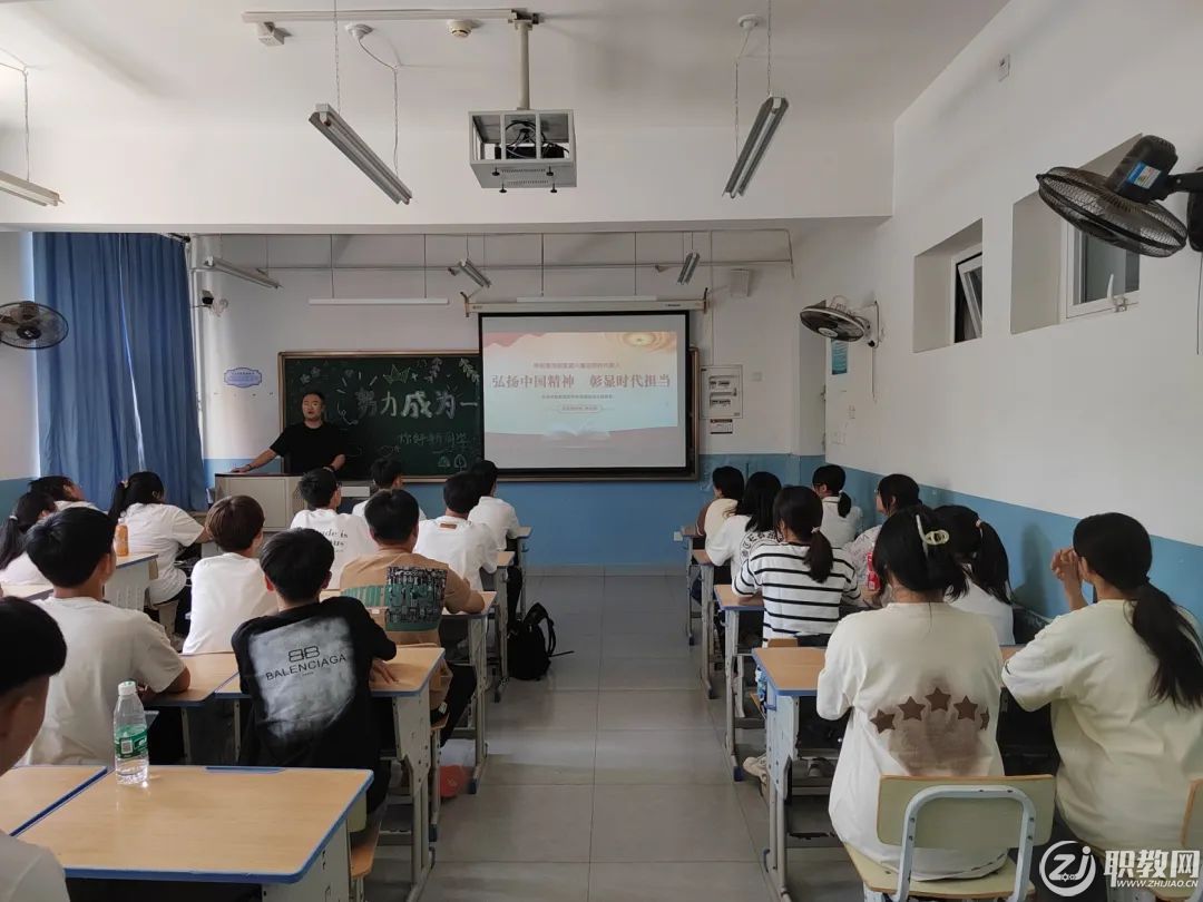 在青春的赛道上奋斗——天津市物资贸易学校举行2023级新生开学典礼暨入学教育