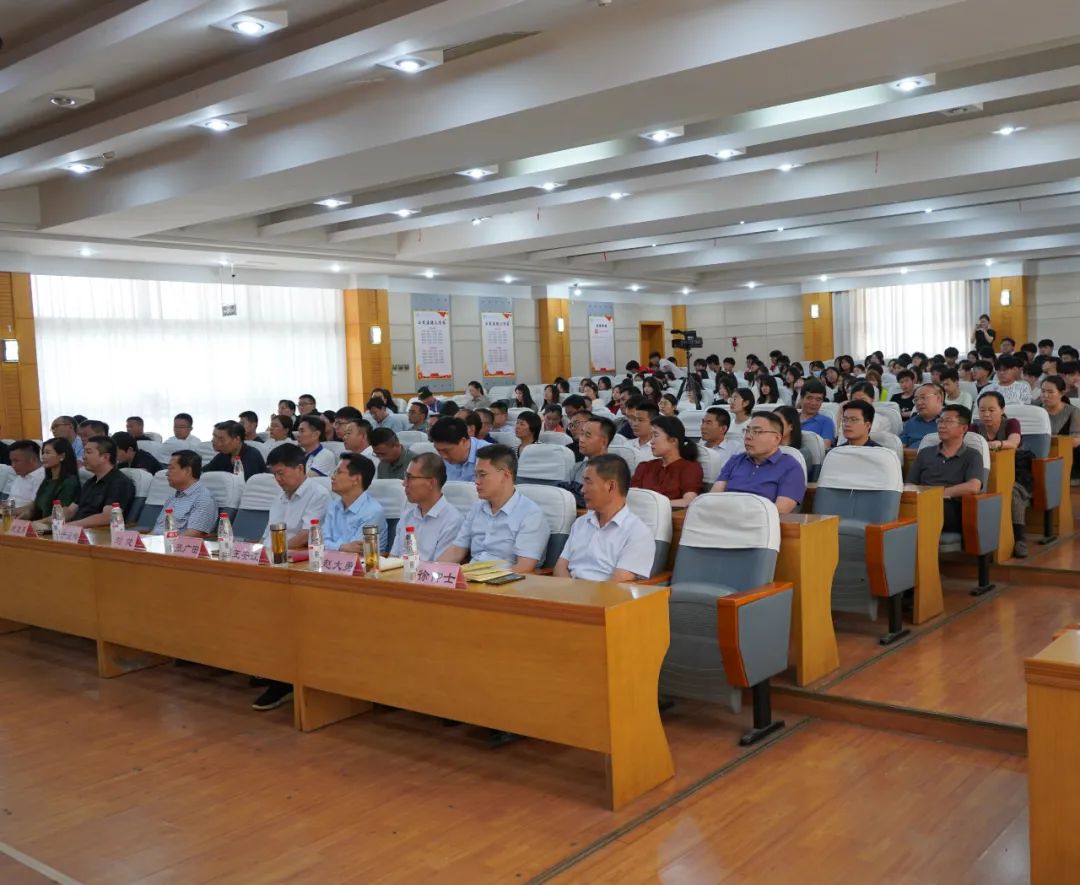 临沂鲁南技师学院邢军图片